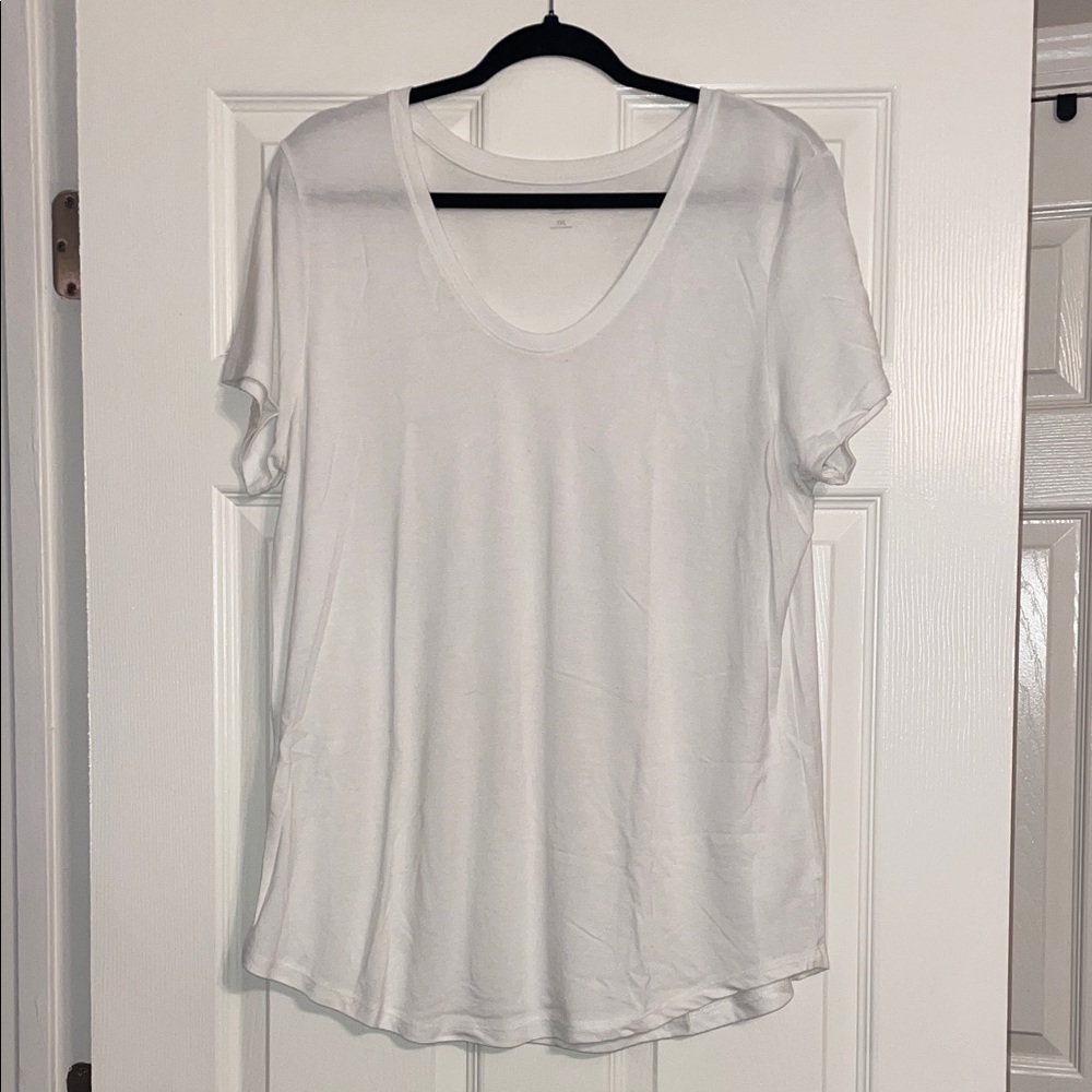 a.n.a White V-Neck Short Sleeve Tee